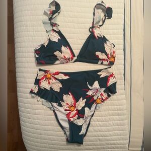 NWT. CUPSHE Floral bikini with ruffle detail on shoulders and bottoms.
